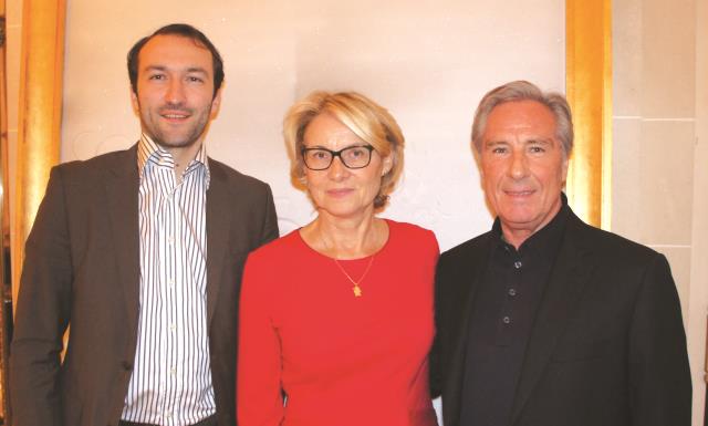 Cédric Béchade avec Chantal et Gérard Perse, propriétaire de l'Hostellerie de Plaisance à Saint-Emilion.