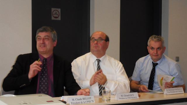 Pour Claude Bellot, président départemental, Gérard Guy, président national et Dominique Paitrault, président des cafetiers, la crise qui touche les entreprises rend encore plus nécessaire le regroupement syndical des indépendants.