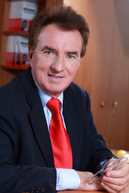 Louis Le Duff, pdg et fondateur du groupe éponyme, vise un chiffre d'affaires de 1,105 milliard d'euros en 2011 contre 910 millions d'euros en 2010.