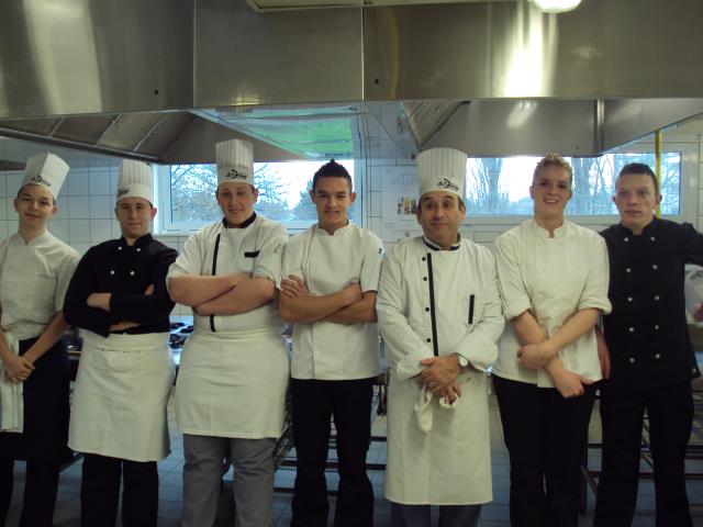 La section MC dessert de restaurant avec Jeremy Frizot finaliste championnat de France du dessert à Nice et son professeur Frédéric Barbier