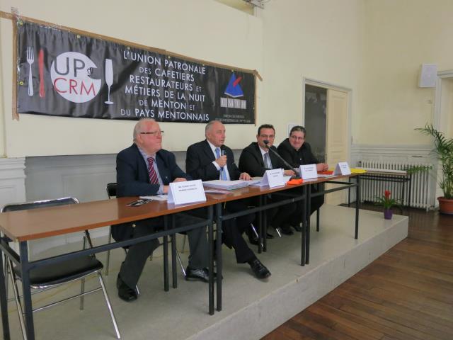 Au micro, Jacques Bernard, et à sa droite, Hubert Boivin, président de l'UPCR Nice