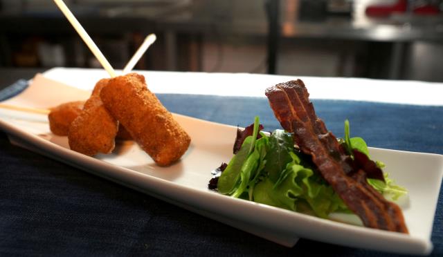 Sucettes de reblochon, une spécialité du restaurant La Fruitière, à Val d'Isère.