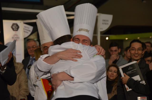 L'émotion est grande pour Stéphane Coco et sa commis, Justine Bonnet, lors des résultats du Neptune d'Or.