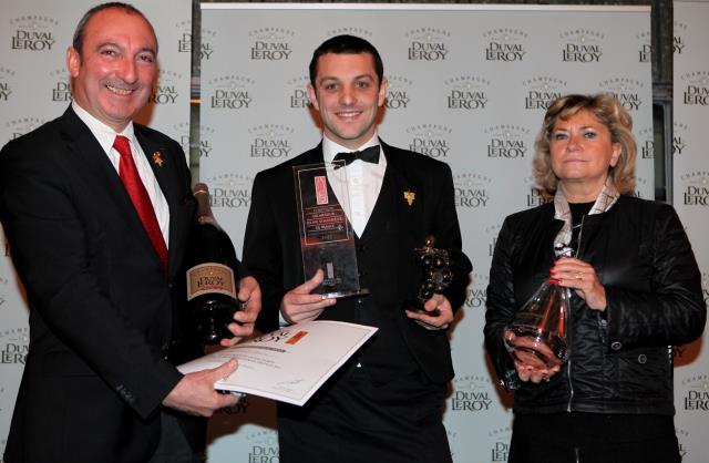 Maime Brunet a reçu titre et trophée des mains de Michel Hermet, président de l'UDSF, et de Carol Duval-Leroy, PDG de la maison Duval-Leroy.