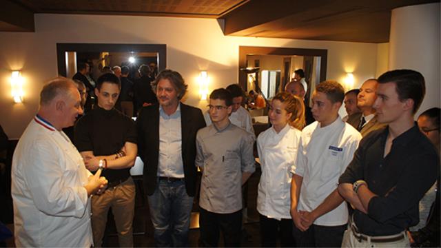 Jean-François Girardin, Hadrien Francillon, Sébastien Ripari, Orphée Fouano, Marine Matéos, Aymeric Vulcain et Yan Pronier.