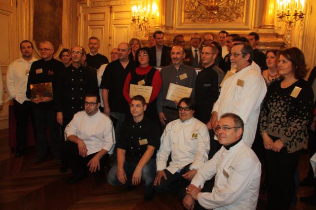 Les derniers 'titrés' au milieu de leurs confrères déjà Maîtres Restaurateurs en Isère