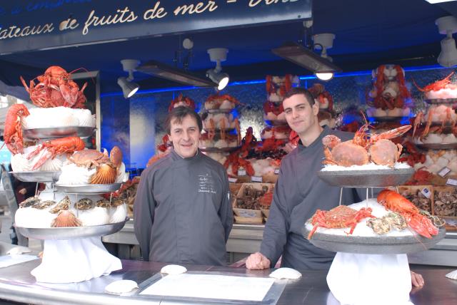 André Tronscoff (à gauche sur la photo) et Jonathan Lamine, tous deux Chef écaillers du groupe Dorr. Le premier travaille ici depuis 32 ans
