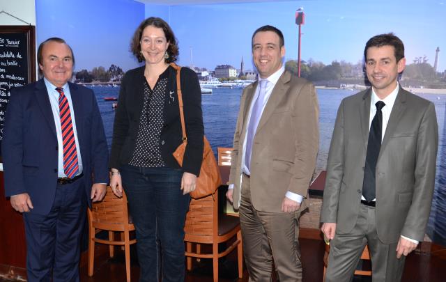 lors de la soirée de l'inauguration du partenariat entre l'Hôtel Center et la chaîne hôtelière logis, le 30 janvier: Paul Lopin, gérant; Laurence Burel, logis de bretagne; Stéphane Cousteau fédération internationale des logis et Stéphane Ozanne directeur 