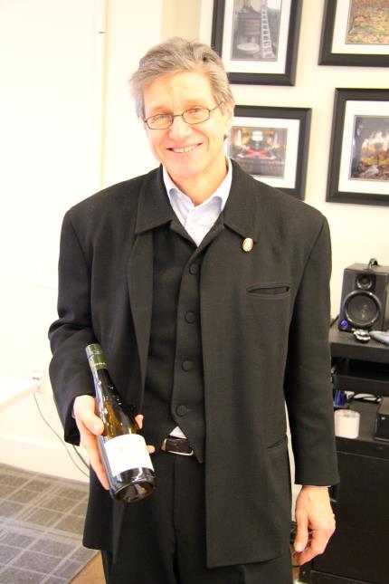 Scott Carney enseigne la sommellerie depuis 2012 au sein du prestigieux International Culinary Center de New-York. Riche de son expérience, Scott Carney transmet son savoir avec passion, le maître mot de la sommellerie.