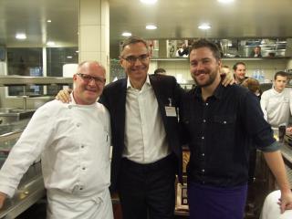 Marc Meurin, Côme de Chérisey et Florent Ladeyn dans les cuisines du Château de Bealieu (62).