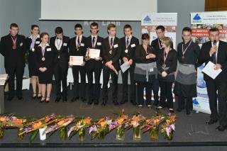 Le podium des jeunes enthousiastes du concours Master In Service