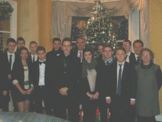Les jeunes du lycée des métiers de l'hôtellerie et du tourisme de Val de Loire (Blois), et leurs...
