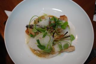 « Ravioles aux scorsorènes, épinards, ventrèches, salers, oignons nouveaux caramélisées et bouillon...