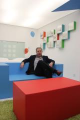 Georges-André Piat, propriétaire de l'Hôtel de l'Europe, dans une chambre adaptée au handicap...