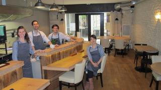 Miles restaurant,  le pool d'associés : derrière le comptoir côté cuisine Laura Eyrin, Gil Elad,...