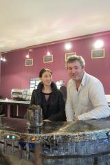 Anne et Philippe Barrière, dans leur Atelier de la Truffe, devant le bar, création de Max Carrollo,...