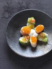 Mérus de crabe royal, avocat et agrumes en aigre-doux, mayonnaise à la vanille.