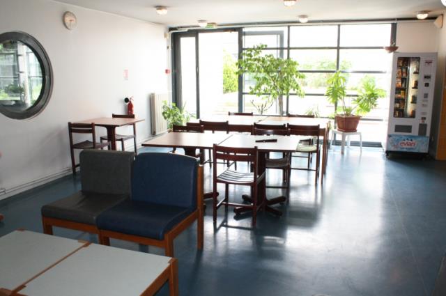 salle commune du foyer des jeunes travailleurs EPMT