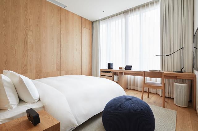 L'hôtel Muji de Tokyo compte 79 chambres, où confort et sobriété sont de msie.