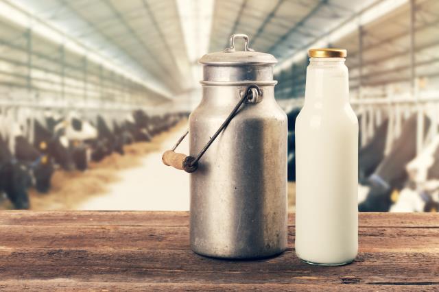 Votre fournisseur de lait cru doit avoir l'autorisation de vous vendre du lait cru, ou un agrément sanitaire, voire une dérogation à l'agrément sanitaire (approvisionnement local).