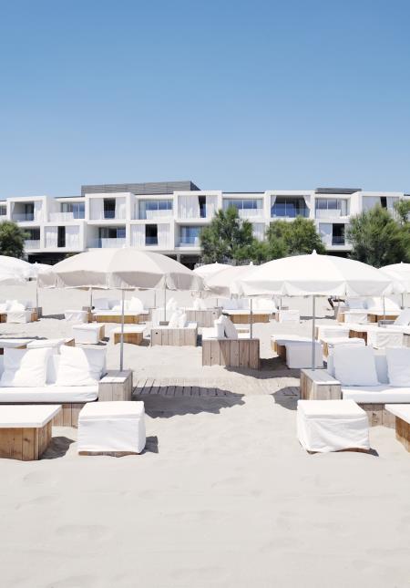 La plage privée du Plage Palace, à Palavas
