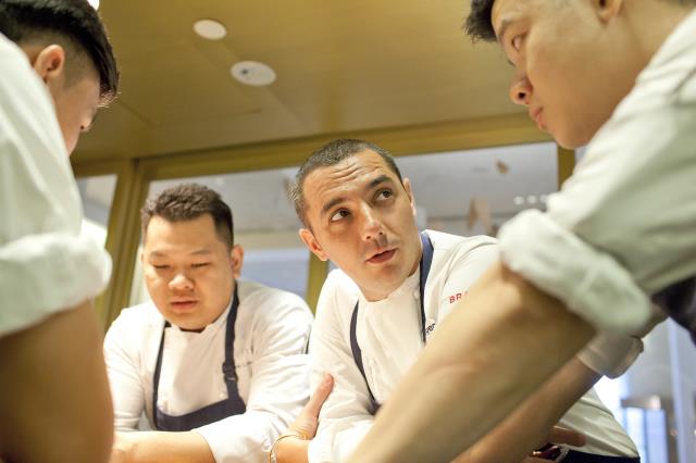 Le chef Julien Royer et son équipe.