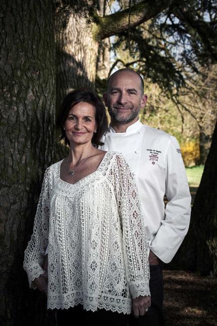 Pendant de longs mois, Stéphanie et Eric Jambon, ici à l'ombre des Séquoias centenaires, se sont battus pour garder leur belle maison étoilée.