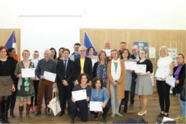 remise de diplômes- réunissant élèves, enseignants et élus