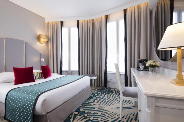Une chambre prestige de l'hôtel Victor Hugo Paris.