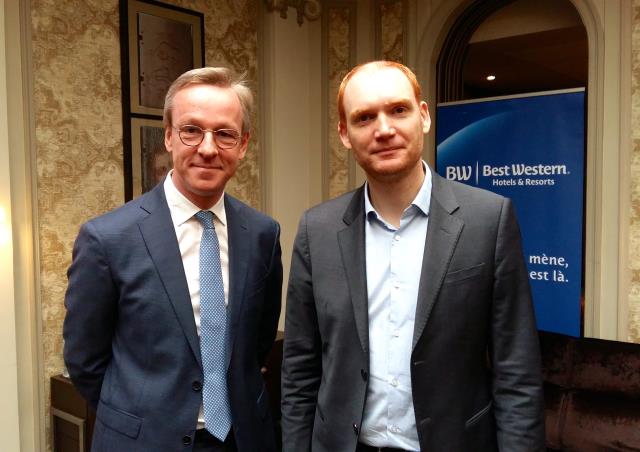 De gauche à droite : Quentin Vandevyver et Olivier Cohn, respectivement président et directeur général de Best Western France.