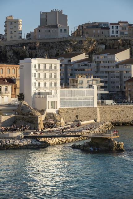 Les 19 chambres de l'hôtel Les Bords de mer font face à la Méditerranée.