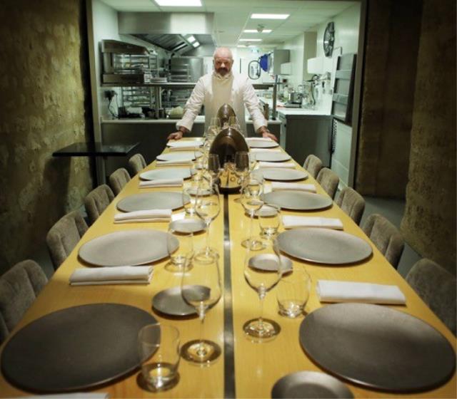 Philippe Etchebest et sa Table gastronomique du Quatrième Mur à Bordeaux.