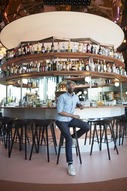 La barman Sterling Hudson.