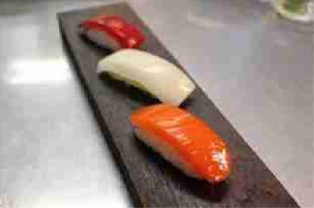 Dirac  (sushi note à note) réalisé par Guillaume Ziegler, chef et enseignant au Cordon bleu