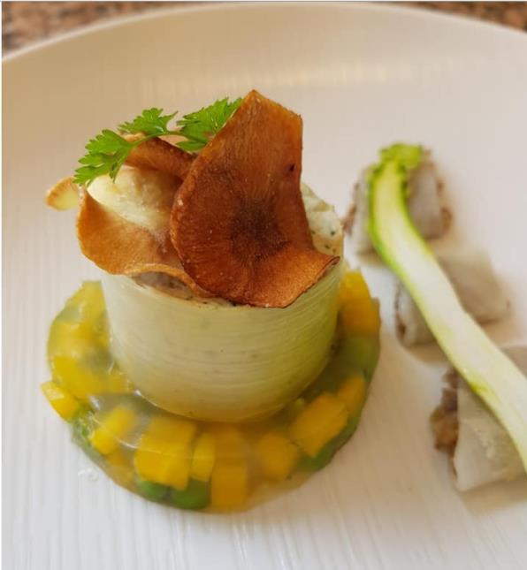 Mousseline de volaille sur gelée de consommé aux légumes de saison