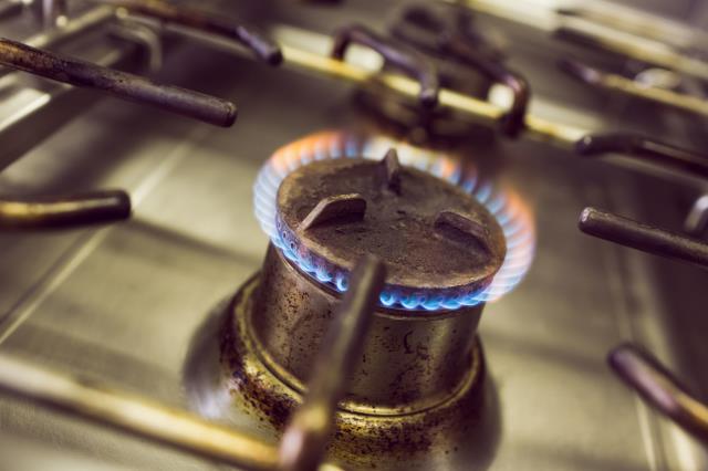 L'installation et l'utilisation d'appareils de cuisson ou de chauffage au gaz doit répondre obligatoirement à la directive gaz.
