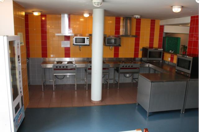 Cuisine commune du foyer des jeunes travailleurs EPMT