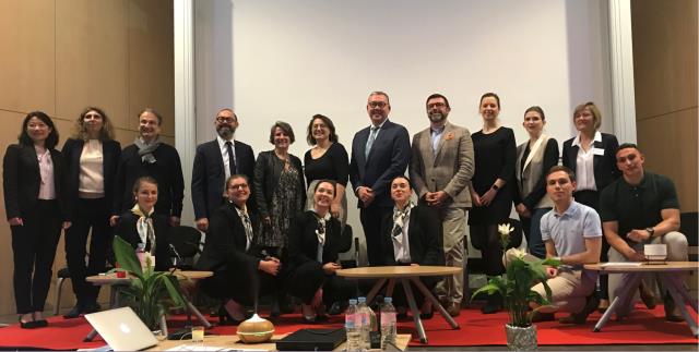 table ronde animée par des étudiants de la licence professionnelle de l'université de Cergy