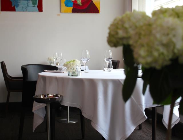 De 32 couverts actuellement, le restaurant va passer à 14 places et n'ouvrir plus que le midi et le vendredi soir.