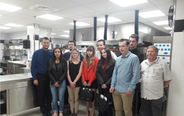 Apprentis et professeurs du CFA campus de Gap autour de Chrstophe Baqcuié