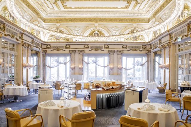 L'élégante salle du Louis XV - Alain Ducasse, somptueusement décorée