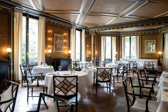 La salle du restaurant doublement étoilé, Le Gabriel (Paris VIII)