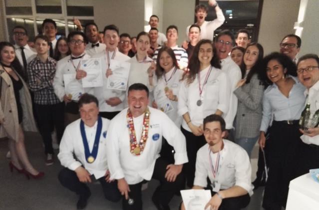 Les élèves du lycée emilie du Chatelet au moment de proclamation des résultats