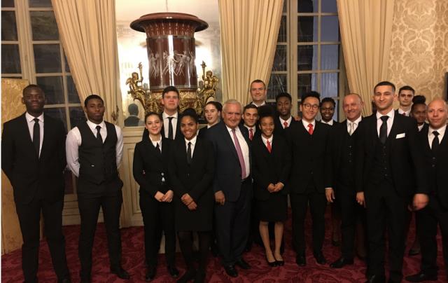 Les élèves du lycée de Dugny au scénat avec Jean-Pierre Raffarin