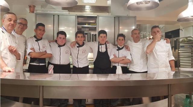 Les élèves du lycée de Dugny dans les cuisines du scénat