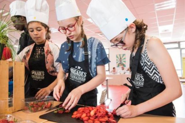 La Tablée des Chefs lutte contre le gaspillage et l'insécurité alimentaire et développe des programmes de sensibilisation auprès des jeunes et des futurs professionnels de la gastronomie