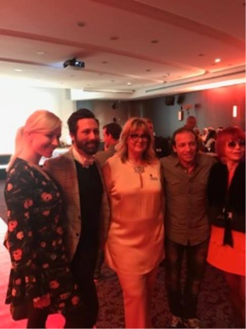 Caroline Raynal (meneuse de revue au Moulin rouge), son mari Olivier Raynal, Corinne Veyssière, Philippe Candéloro