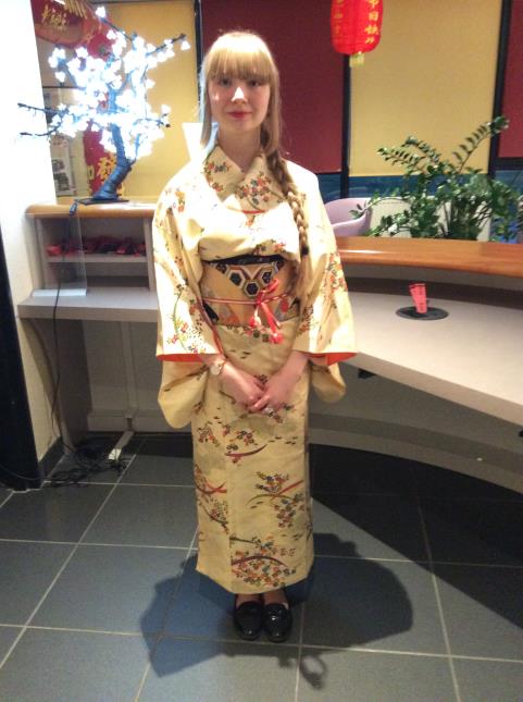 Ambre, l'hôtesse du jour, était vêtue du kimono