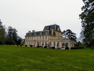 La Chenevière, hôtel 5 étoiles de 29 chambres, est située sur la côte normande entre Bayeux et les...