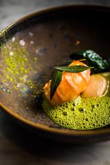 Langoustine, Thé Matcha, tagette, ravioles des pinces.